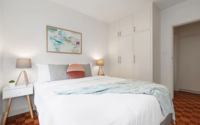 Balcony Retreat with 50in TV Netflix