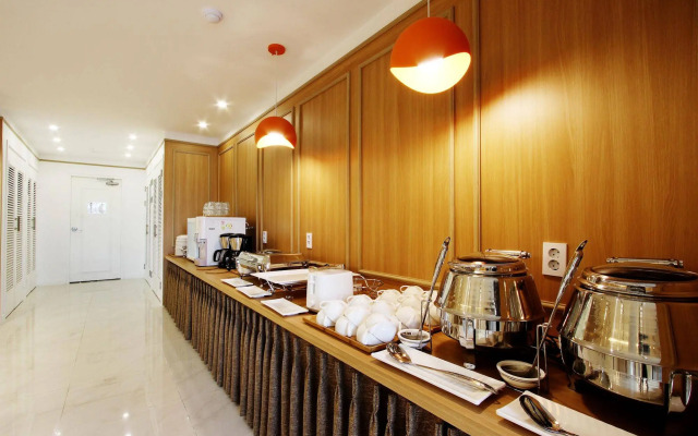 Bando Tourist Hotel
