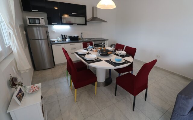 Stunning Apartment for 7 Close to Several Beaches