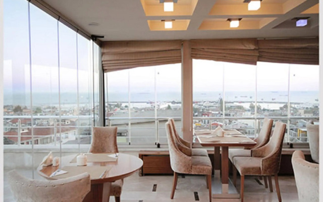 Royce Hotel