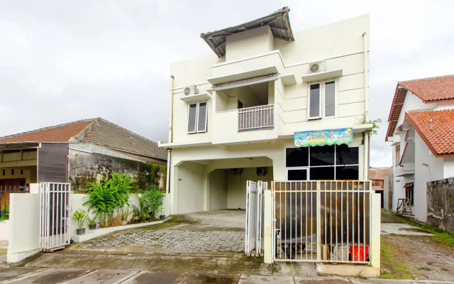 OYO 3083 D Kost 3 Syariah