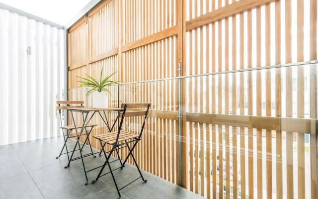 BB56 Bright and Breezy Bondi Beach House