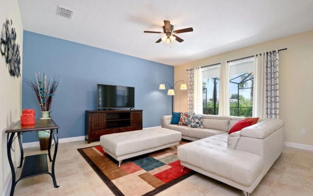 Paradise Palms 18007