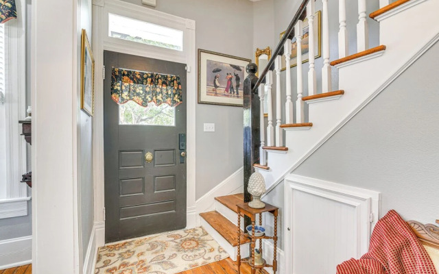 Walk to the Strand: Hideaway Haven Retreat