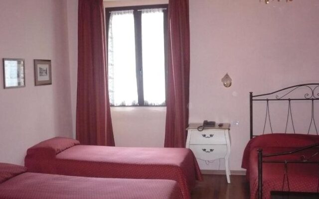 Hotel Julia Villa Maggi Ponti