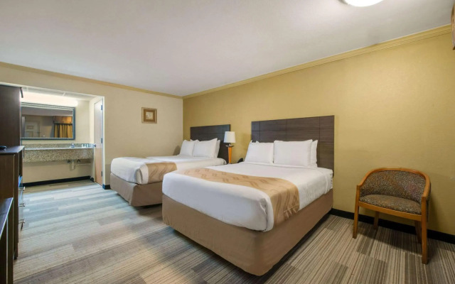 Hibiscus Inn & Suites