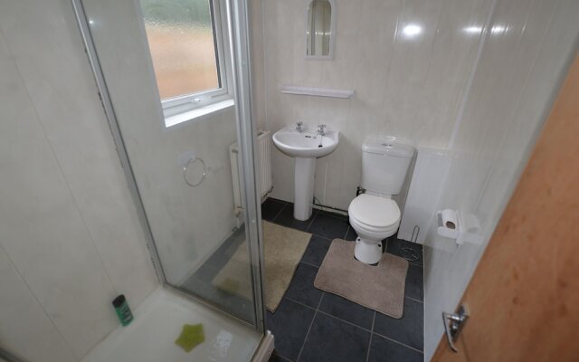 Alluring Holiday Home in Coventry near Herbert Art Gallery