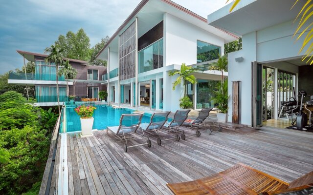 4BR Seaview Villa with Gym and Cinema Room