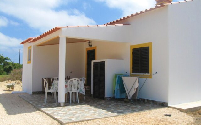 House with 4 Bedrooms in Aljezur, with Furnished Terrace And Wifi - 4 Km From the Beach