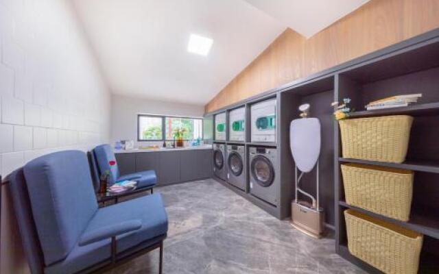 Atour Hotel (Yang shou West Street )