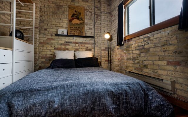 Rustic 1 Bedroom Loft Apartment in Queen Street West