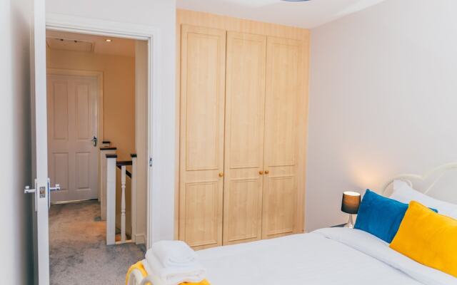 Remarkable 4-bed House in Cardiff