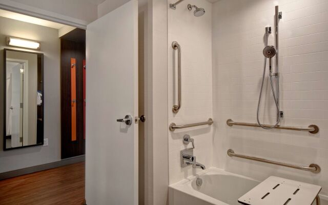 Tru by Hilton Concord