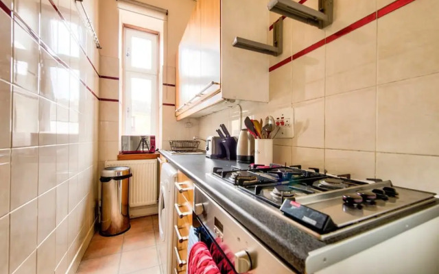 Light 2-bed West End Apt Overlooking Kelvingrove Museum