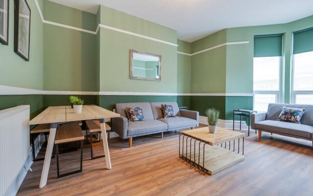 Queen Street Apartments by Sasco