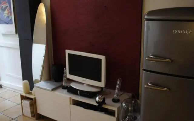 Marais Mezzanine