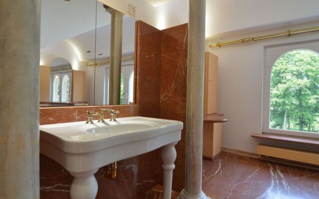 Luxurious Mansion in Brakel with Pond
