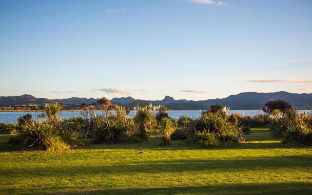 Waterfront Wonder - Matarangi Holiday Home