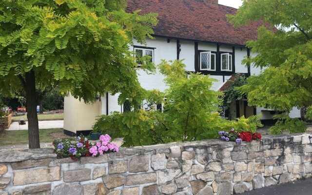 Heathrow Cottages B&B