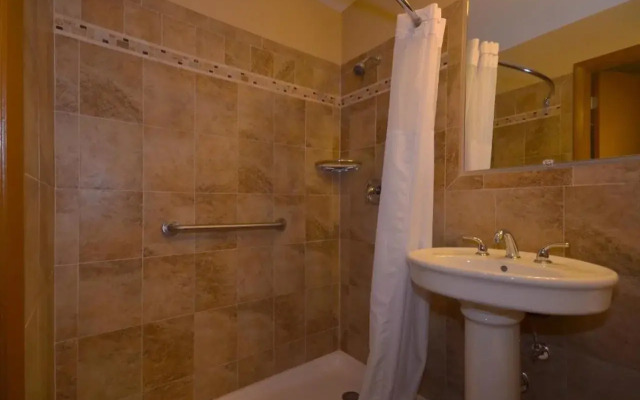 Econo Lodge Cocoa Beach - near the Port
