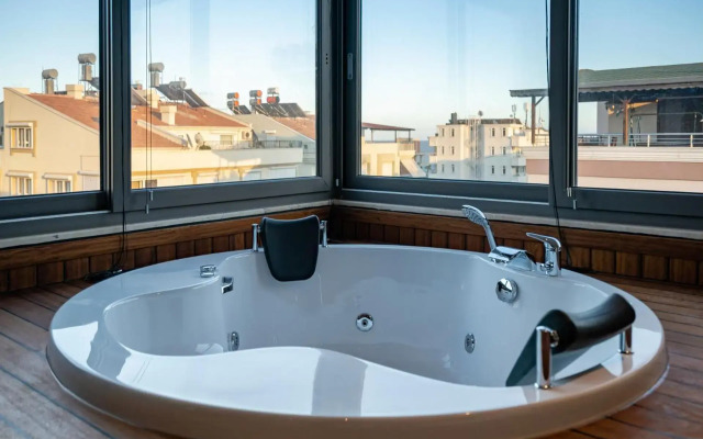 Eluxio Suite Hotel