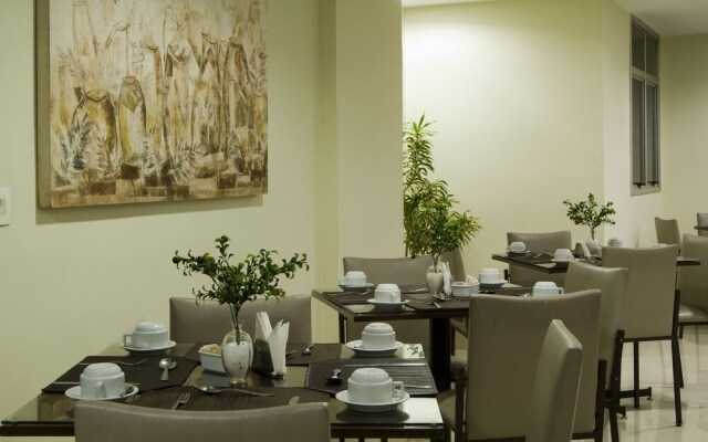 Bristol La Place Hotel