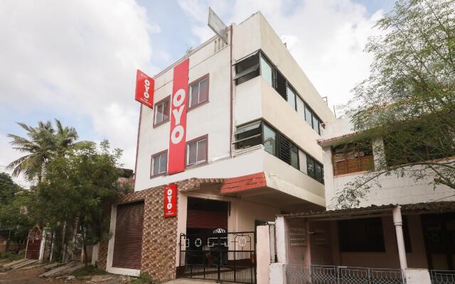 OYO 67644 D-qube Hotels