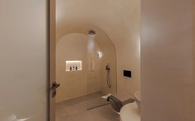 Caldera's Dream Cave House with hot tub