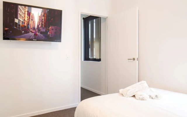 Modern 2 Bedroom Dutton Park Apartment With Balcony