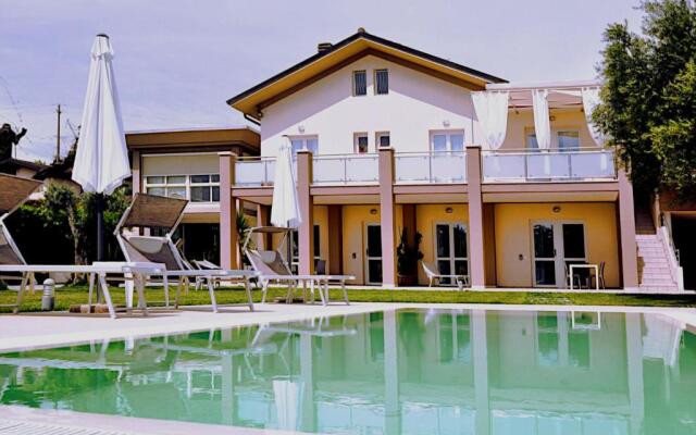 Garda Bloom Holiday Apartments