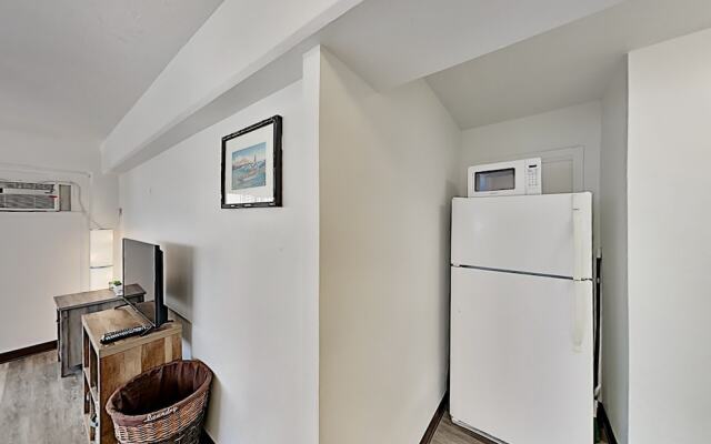 Kuhio At Waikiki 1109 Condo By Redawning