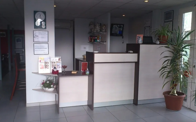 Hotel initial by balladins Roissy CDG / Saint-Mard