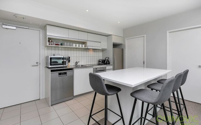 QV Large Stylish Viaduct Apartment - 772