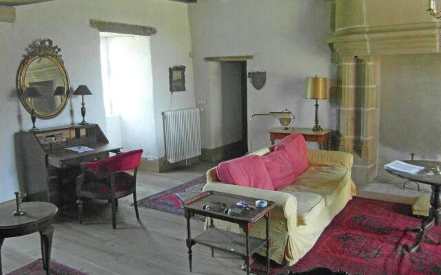 Charming and private castle on four hectares, with river, sun terrace and views