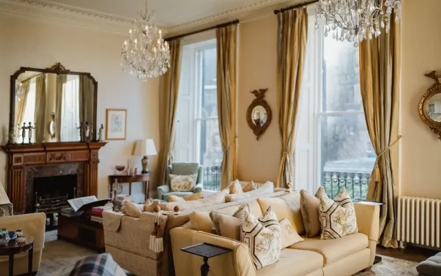 Prestigious Townhouse close to Princes Street
