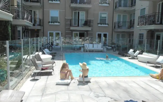 Luxury 2-Bedroom, 2-Bathroom with Pool and Views