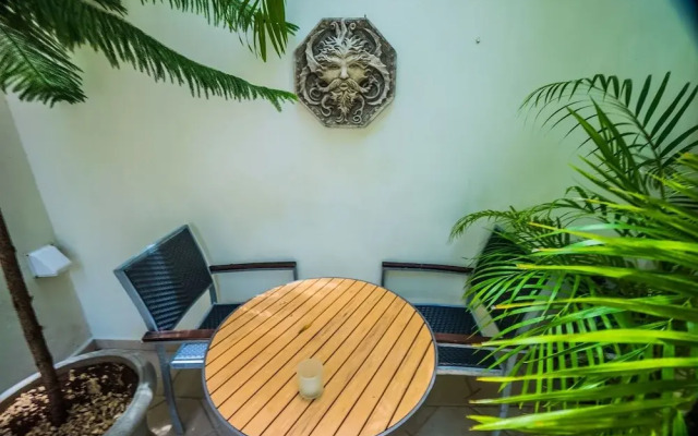 Romanina 1 Condo in the Heart of Playa del Carmen by Redawning