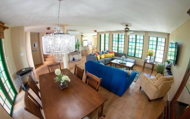 Villa Coral Reef- 4br with Community Pool Overlooking Ocean