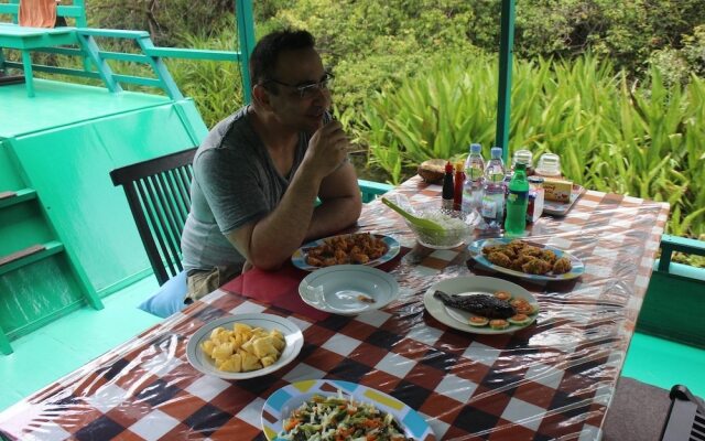 Houseboat Bee Kelotok