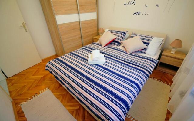 Green Garden Apartment