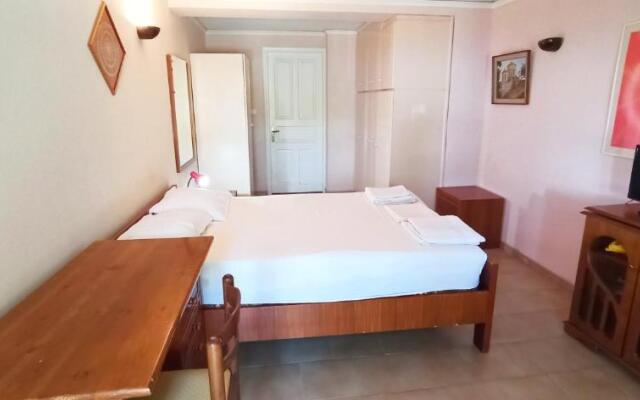 Spacious guesthouse with garden and seaview