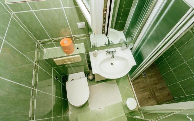 Beautiful Holiday Home With Private Pool, Nice Garden With Relax Area, Taverne