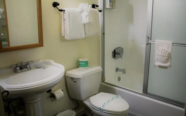 Rodeway Inn & Suites Fireside Lodge