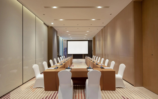 Crowne Plaza Foshan Nanhai-an IHG Hotel-Guangzhou South Railway Station Free Shuttle Bus
