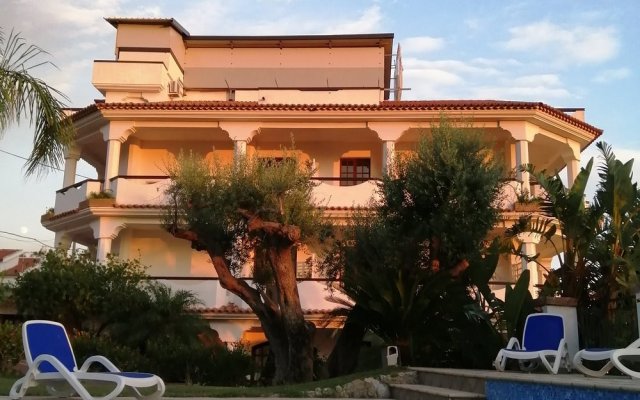 Arenas Hotel