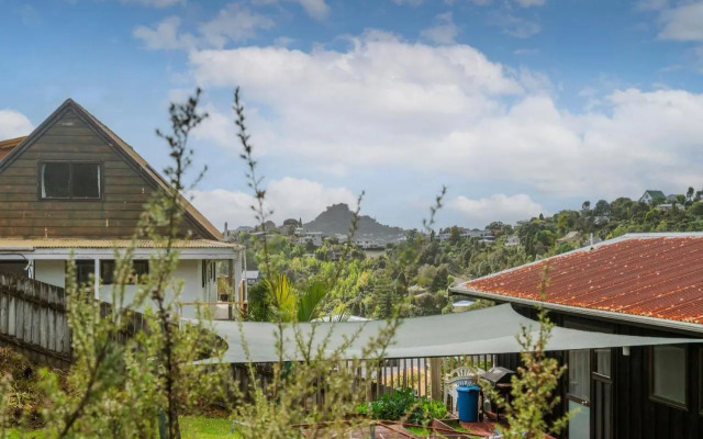 Manuka Lodge - Tairua Holiday Home