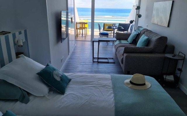Luxury Suite Over The Beach
