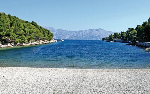 Awesome Apartment in Supetar-splitska With 2 Bedrooms and Wifi