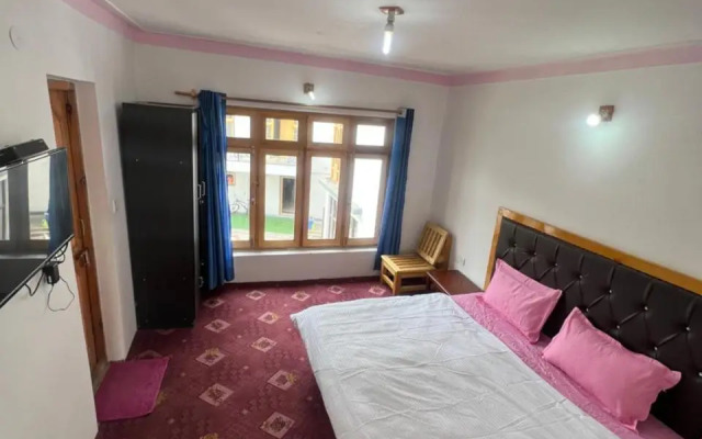 Kandalha Guest House