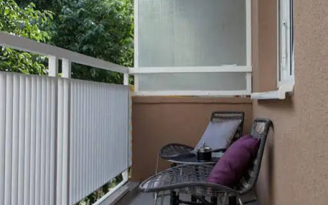 Apartment Happiness Split
